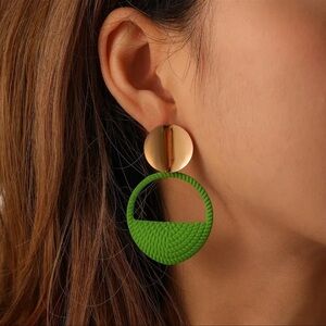 Bright Kelly Green and Gold Lightweight Statement Earrings Circle Drop Metal
